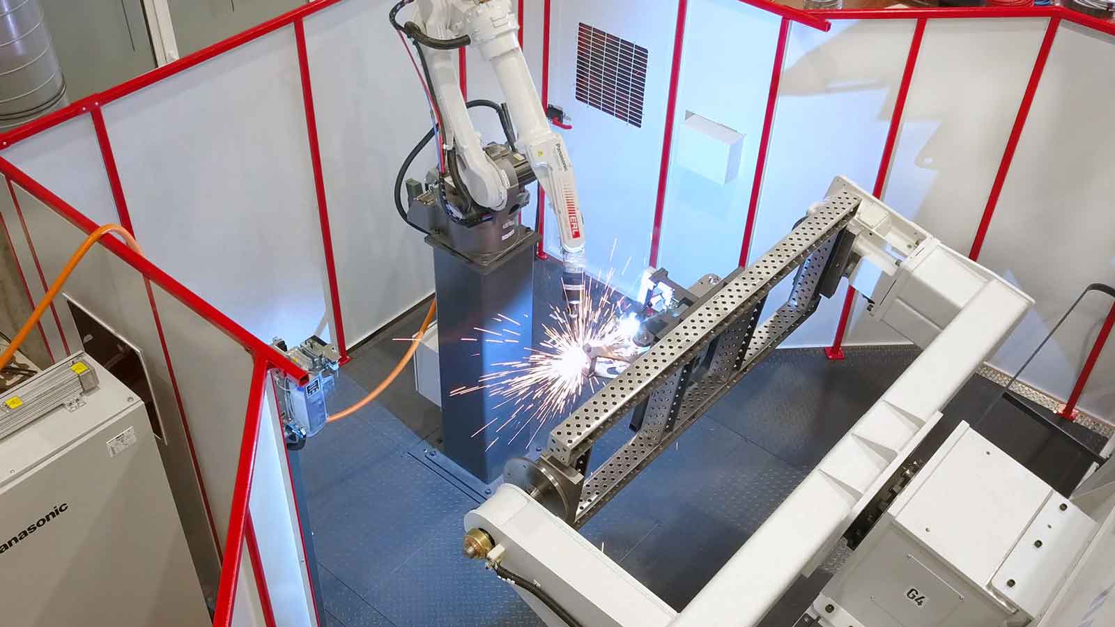 ERL Schweißroboter bei der HA-BE Gehäusebau GmbH