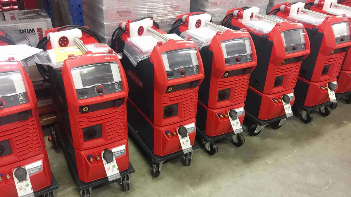 Acht TPSi Schweißgeräte an Bildungseinrichtung ausgeliefert